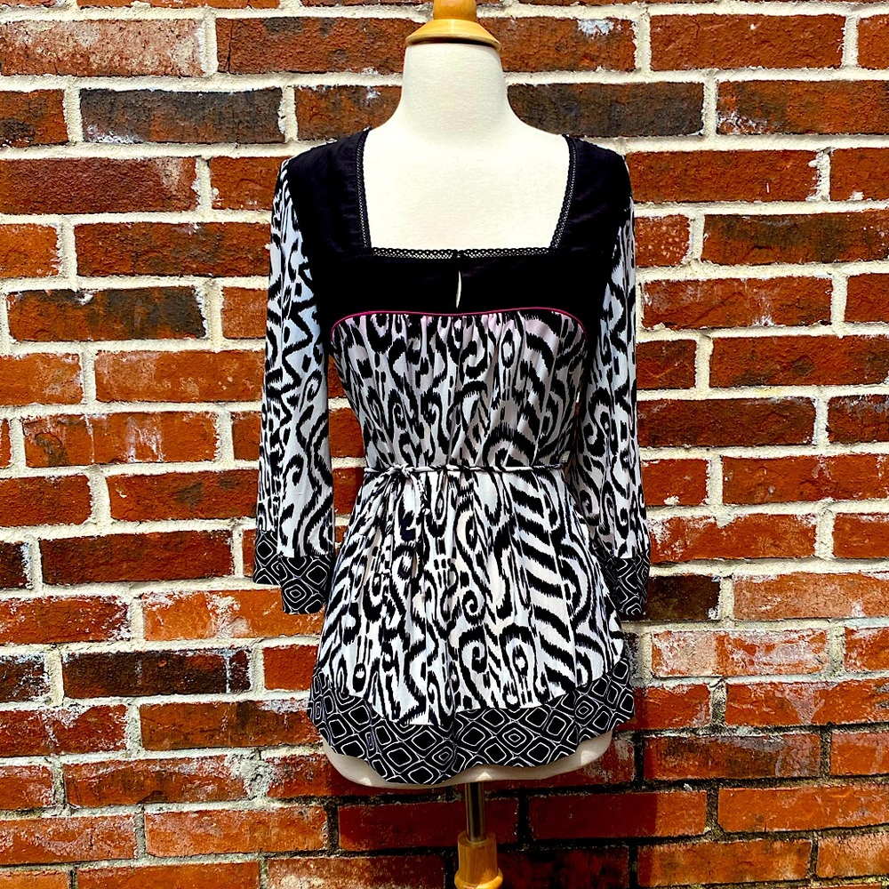 4for $20 Bisou Bisou medium black and white top